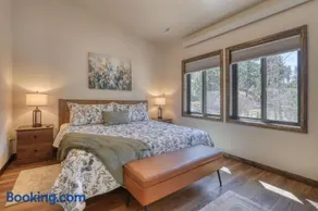 The Gold Hill Chalet - Image 2