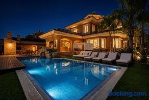 Alameda Villa - Luxury SPA, Pool, Golf and Gym - Image 1