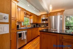 TreeTops Spacious Architectural Retreat - Image 3
