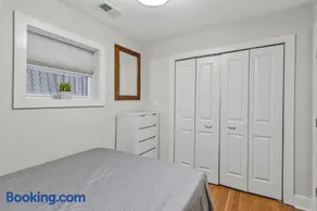 Serene 2BR-2BA walkable retreat in the Heart of DC - Parking included - Image 4