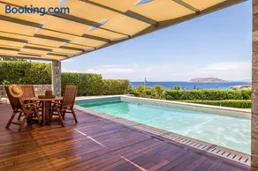 Amazing 5 bedroom Villa with Swimming Pool - Image 1