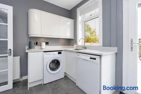 Crewe Apartment - Stylish 2 bedroom apt, Garden, Free parking, Edin City - Image 5