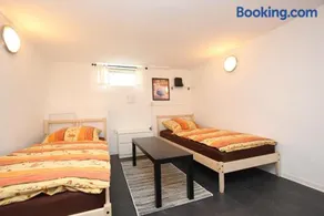Private Souterrain Apartment - Image 3
