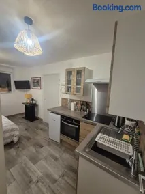 Comfortable one-story studio apartment - Image 1