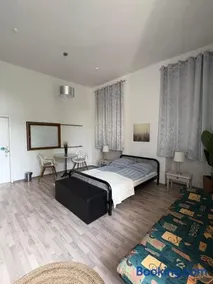 Nr 1 Gemütliches Zimmer im Zentrum 300m vom Marktplatz entfernt mit Stadtblick WLAN WC und Duschkabine zur Mitbenutzung gut angebunden und funktional eingerichtet - Image 4
