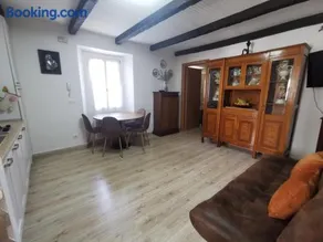 Apartment with parking near the historical center - Image 1