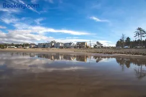 Lighthouse By The Cove - Image 4