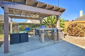 Serene 4BR Lux Home w Heated Spa Pool Massage Chair - Image 5