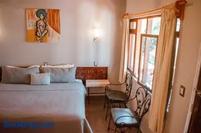 Hotel y Restaurant Embajadoras - Image 3