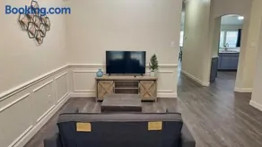 StayMansfield! Modern 3 bedroom home for stay! - Image 2