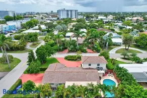 Trendy 1BR 2BA Heated Pool Short Walk to the Beach - Image 5
