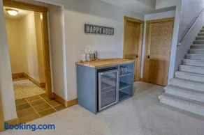 Huge Home w Studio Apt-Mountain Views-Hot Tub-Sauna - Image 1