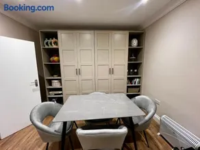 Beautiful Modern 3 Bedroom Home - Image 5