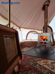 Tente glamping "Explorateurs" à la Ferme de la Chevêche - Image 5
