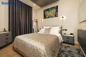 Luxury Cosy Garden Suite - Spa-Bath - Image 1