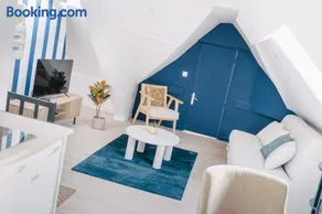 Le Bleu Urbain Logement Chic en Centre-Ville - Image 3