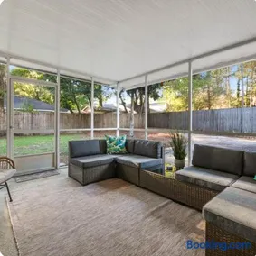 Family or Group Getaway Spacious Home - Porch - Sleeps 10 - Image 3