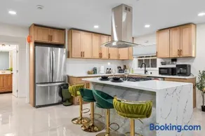 Modern 3BR with Patio Pool & Prime Hollywood Spot - Image 3