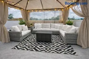 Memorial Rooftop Villa Gated Retreat with Terrace - Image 2