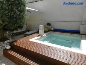 Le Maset des Aires avec vue sur le Luberon et son jacuzzi extérieur disponible de juin à mi-septembre - Image 1