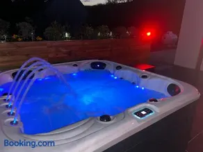 Westcove view three bedroom luxury house with hot tub - Image 4
