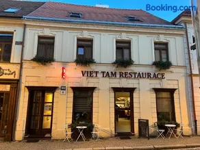 VT6 House & Restaurant - Image 2