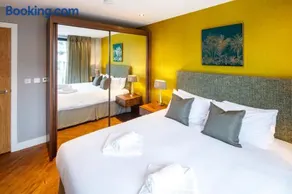 The Boat House Apartment by Cliftonvalley Apartments - Image 3