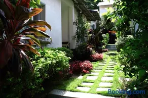 Sunshine Bungalow - Image 3
