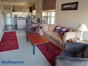 Lovely 2 BR Spa apartment, Opposite Shepp Lake - Image 2
