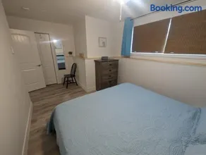 Springhouse Seaside Retreat 2-Bedroom on the Bay - Image 3