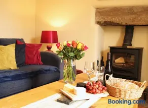 Pet-Friendly Logburner Horse Stable Views - Image 1
