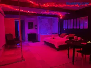 Love Room romantique - Jacuzzi et Sauna intimes - Image 1