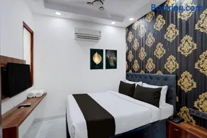 Hotel Aroha A Corporate Suites Near Botanical Garden Metro Station - Image 3