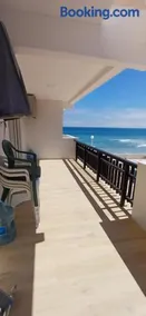 Cosy flat with a large terrace facing the sea - Image 2