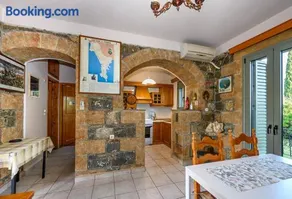 Mary stone house - Image 3