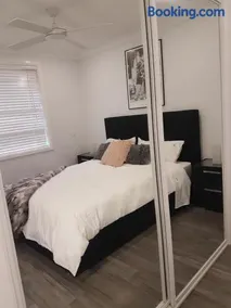 Edwin Place Apartment - Image 2