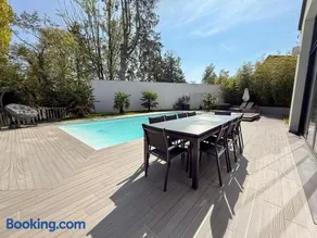 Villa haut de gamme avec Piscine, Bar et Cinéma - Image 1
