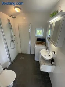 Cosy little house with sea view and great location - Image 3