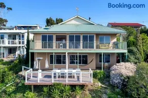 Uninterrupted Views Encounter Bay - BYO Linen - Image 2