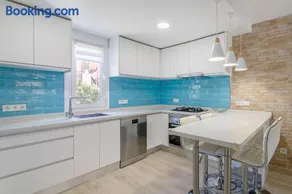 Bonita casa en urbanización privada muy cerca del mar y de Alicante - Image 1