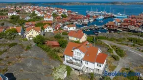 Lägenhet med havsutsikt & uteplats i vårt hus på Käringön - Image 2