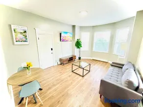 Floral Apartment by CityLux - 10 mins from Airport - Image 1