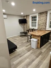 Modern 1BR Apartment in GREAT Location Unit 203 - Image 4