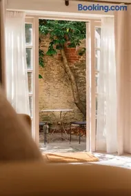 The Feathers Hotel - Image 4