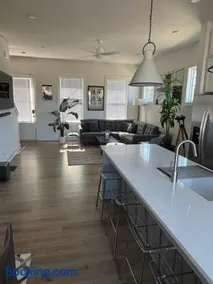 990 luxury townhome - Image 1