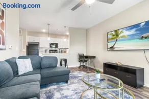 Luxe 1BR/1BA: Dive, Rest, Explore. Book Now! - Image 2