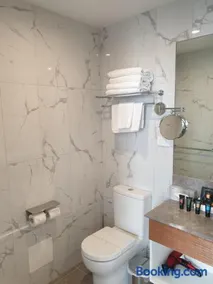 The Hotel Shamrock - Image 3