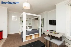 Classy Studio Apartment In Brighton - Image 4