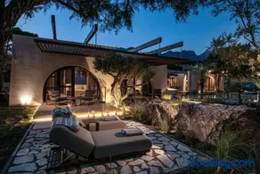 The Echo Of The Sea - Beachfront Luxury Villa - Image 3