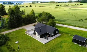 Stylish 8-Person Holiday Home Just 5 Minutes Walk From The Sandy Beach - Image 2